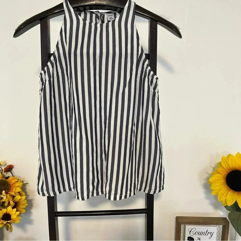 Old Navy women’s size XS navy blue and white sleeveless Blouse